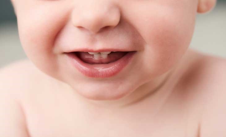علت دیر و زود دندان درآوردن دندان در اطفال چیست؟